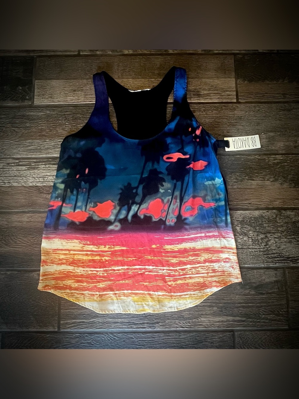 BB Dakota  fire sunset palm tree silhouette Tank Top M